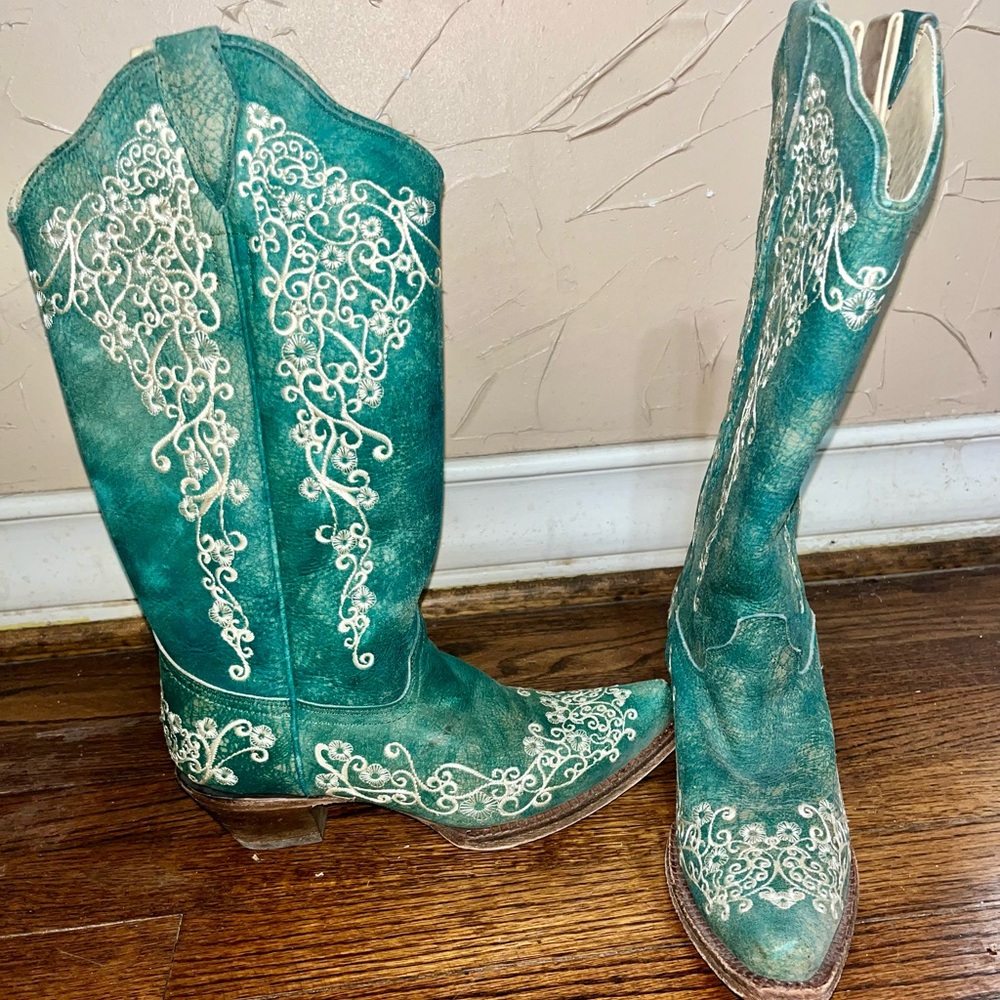Corral boots